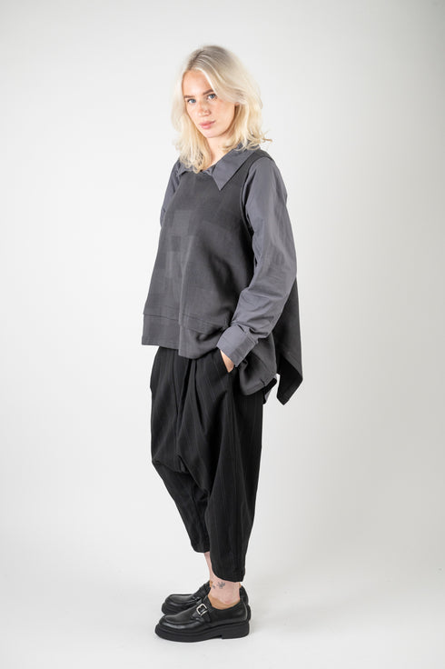 Knitted vest with geometric pattern